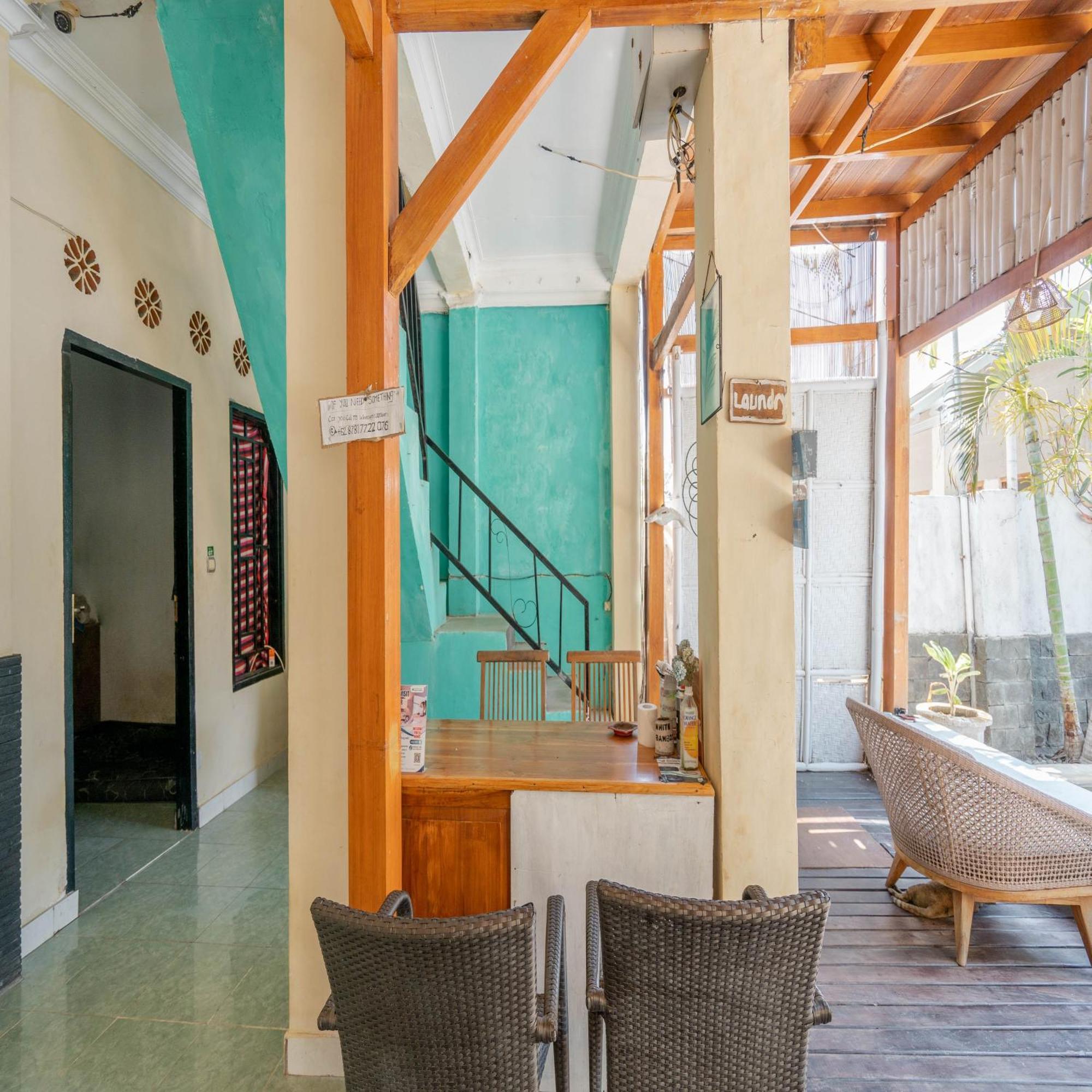 Gili White Bamboo Resort 吉利特拉旺安 外观 照片