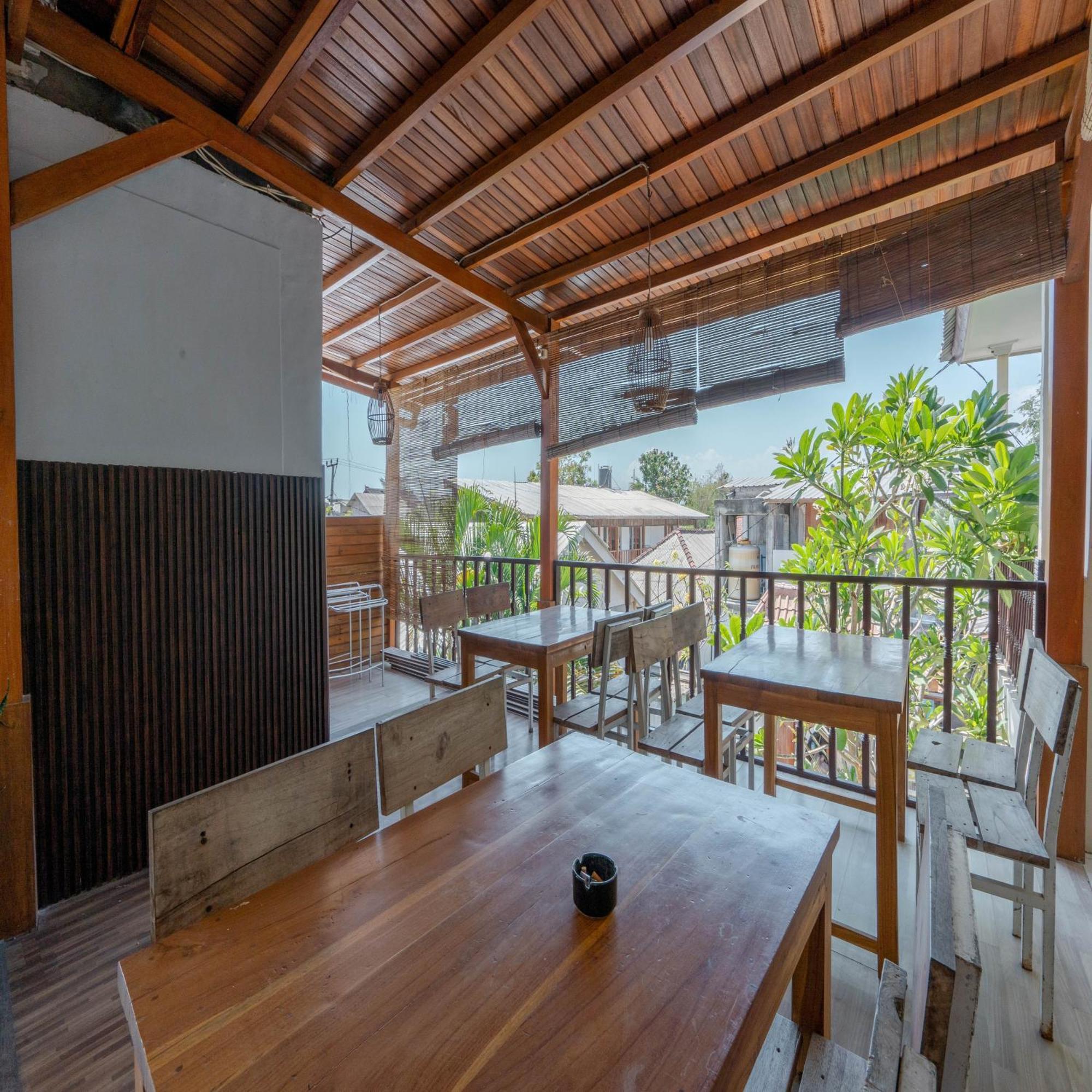 Gili White Bamboo Resort 吉利特拉旺安 外观 照片