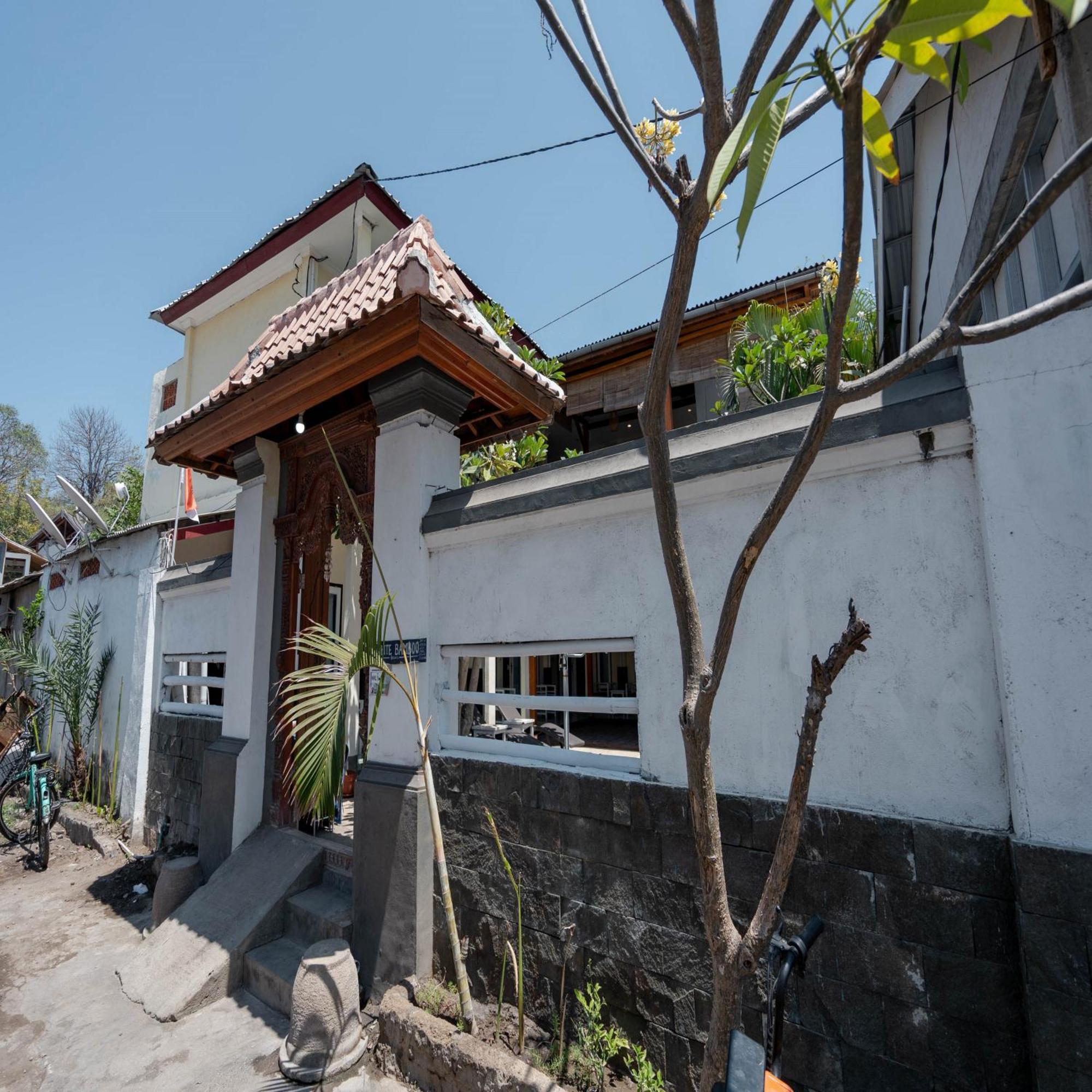 Gili White Bamboo Resort 吉利特拉旺安 外观 照片