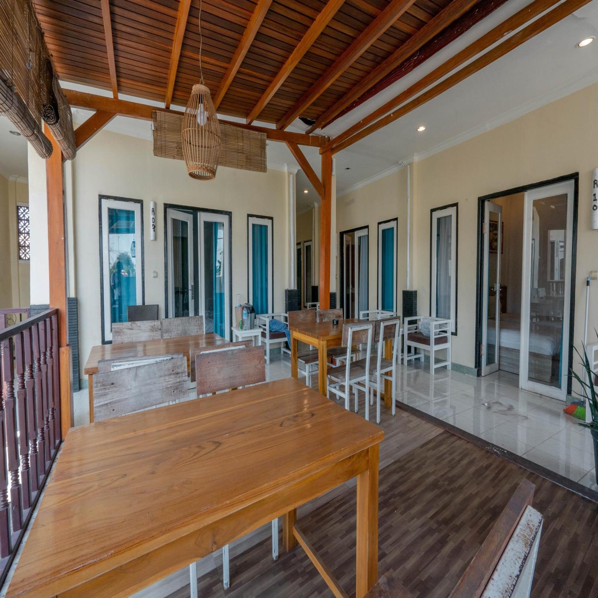 Gili White Bamboo Resort 吉利特拉旺安 外观 照片