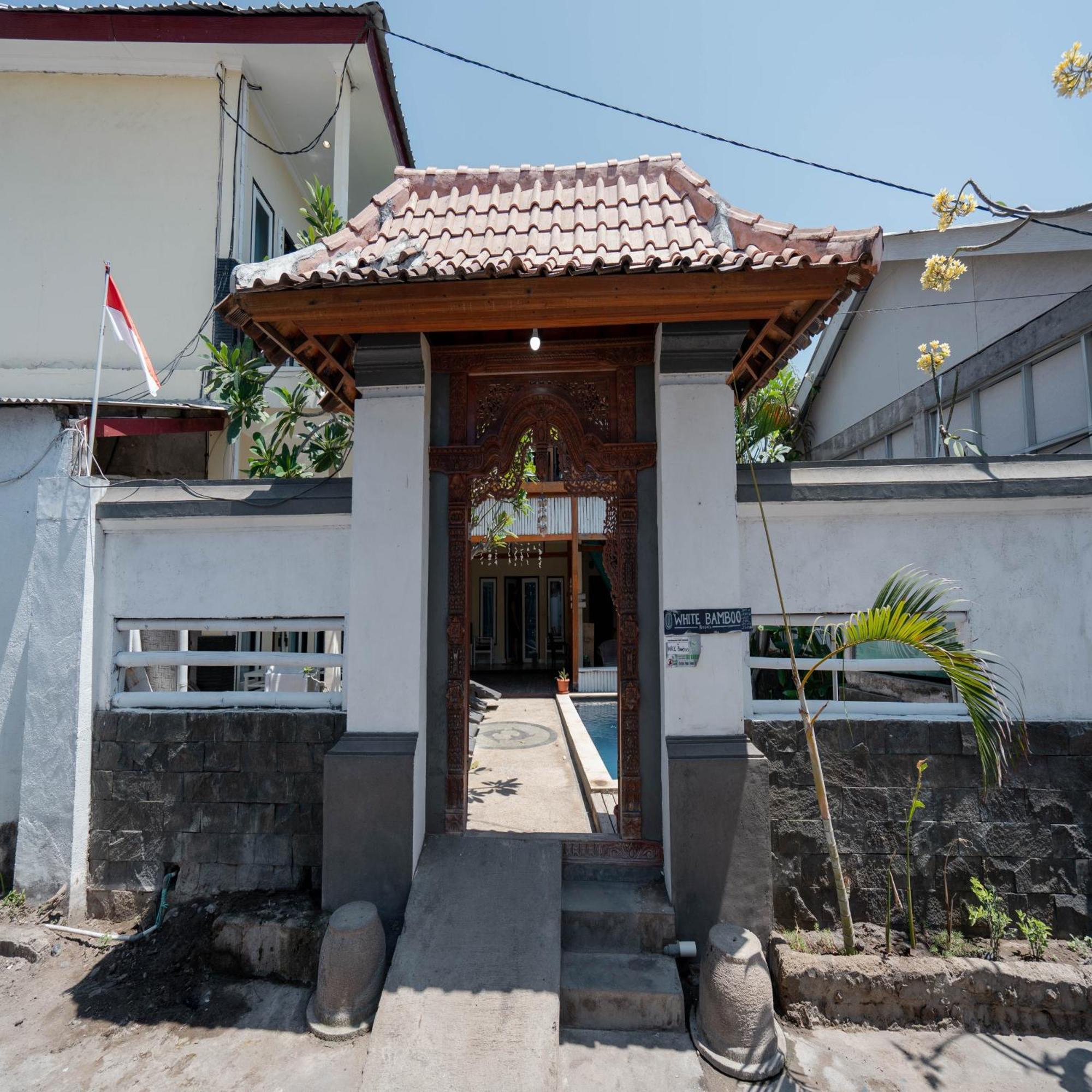 Gili White Bamboo Resort 吉利特拉旺安 外观 照片
